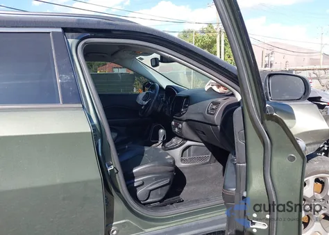 2019 Jeep Compass Limited 4X4 z USA, uszkodzony, nr VIN 3C4NJDCB8KT780987